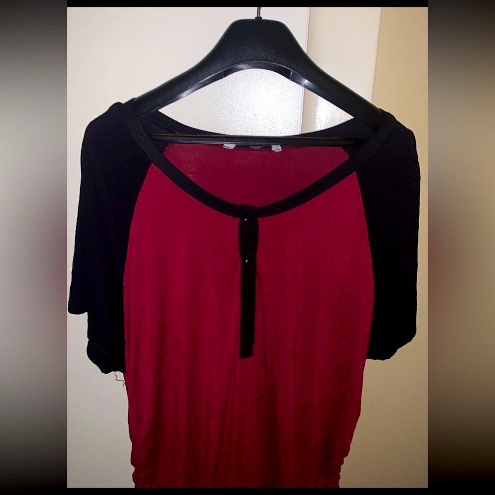 EUC Red Womens raglan short sleeve maternity nursing top w/ ruching, Size XXL